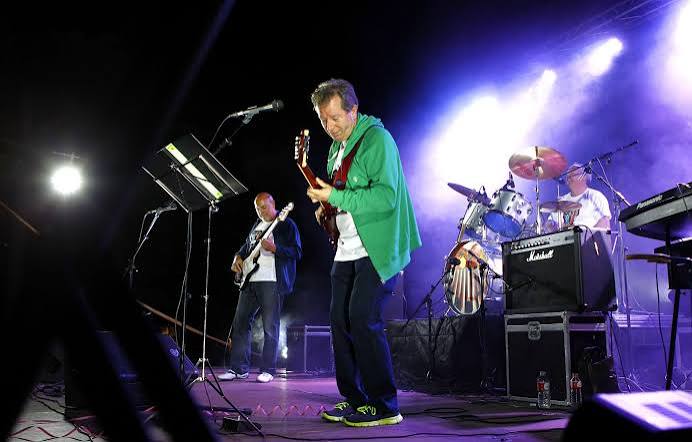 En el escenario